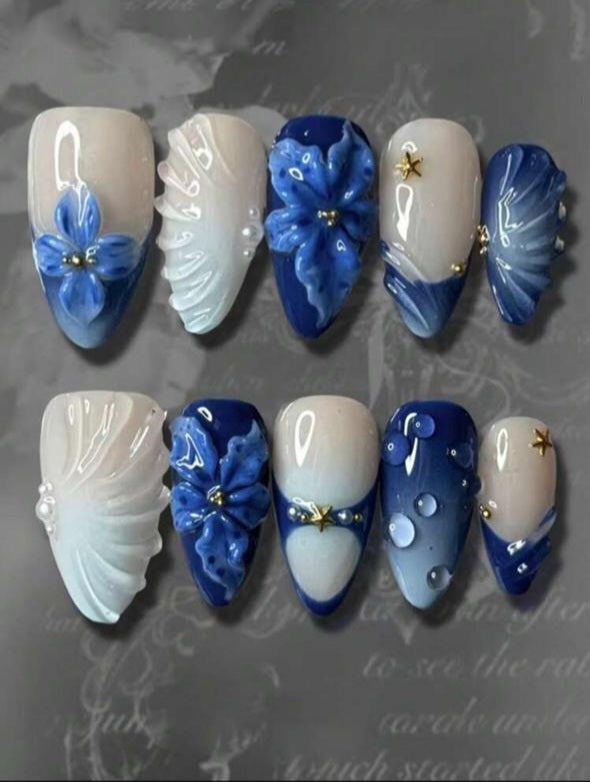 10pcs Almond-Shaped Retro Blue & Pearl Nails
